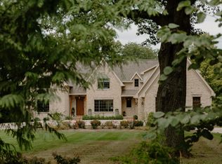 28 Sunset Rd, Bloomington, IL 61701