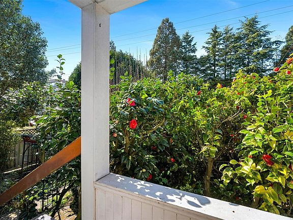 5th image of 2139 Foul Bay Rd