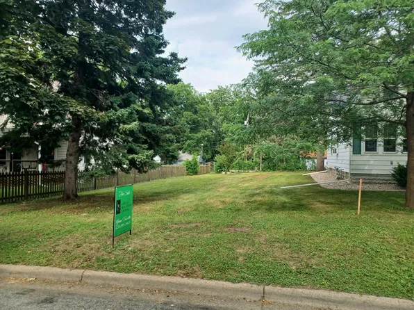 1840 Carl St, Saint Paul, MN 55113