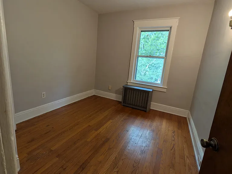 2279 Elizabeth Ave — Photo 7
