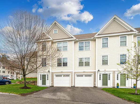 27 Hartshorn Way, Manchester, NH 03109