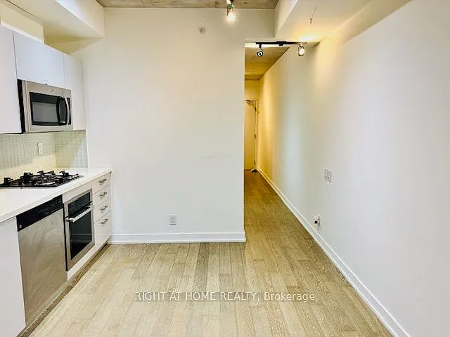 39 Brant St #304 — Photo 9
