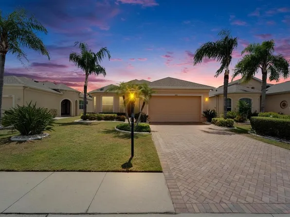 1643 Emerald Dunes Dr, Sun City Center, FL 33573
