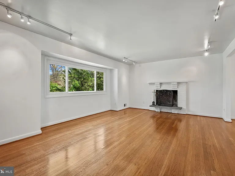 6523 Kerns Rd — Photo 15