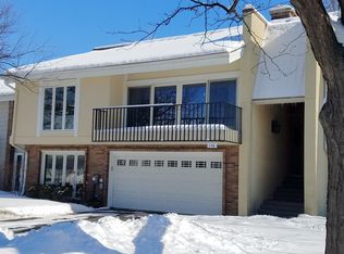 146 Briarwood N, Oak Brook, IL