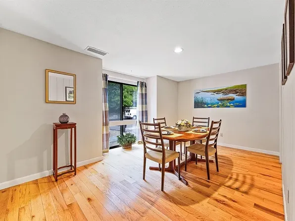 374 Great Rd APT 10, Acton, MA 01720
