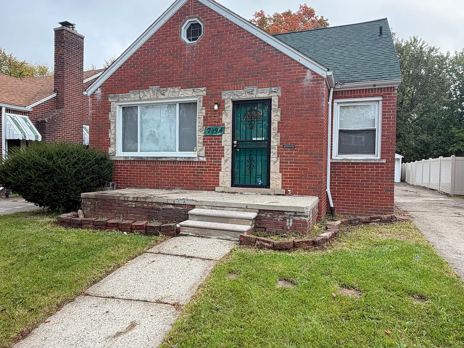 3 bed, 916 sqft, $1,350 — Photo 1