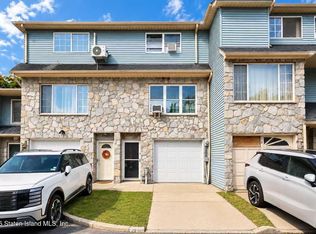 16 Temple Ct, Staten Island, NY 10314