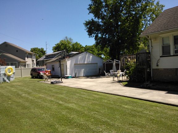 2-Car Detached Garage