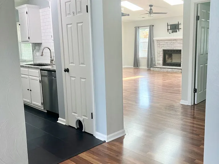 943 Chigwell Rd — Photo 31