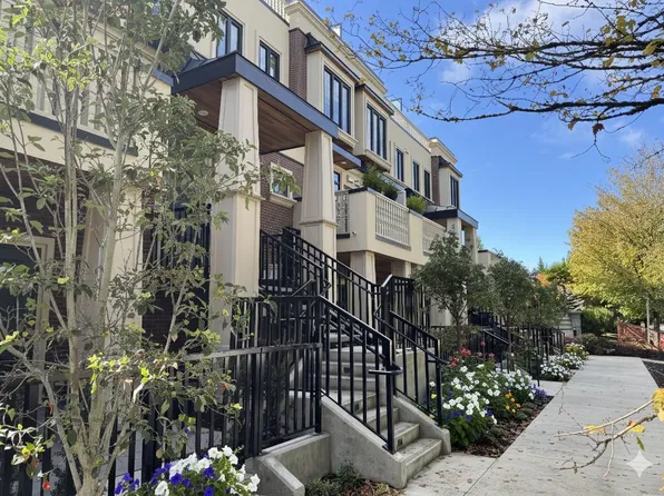 918 W 32nd Ave #103, Vancouver, BC V5Z 2J9