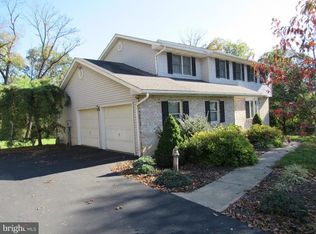 27 Chestnut Ridge Cir, Easton, PA 18042