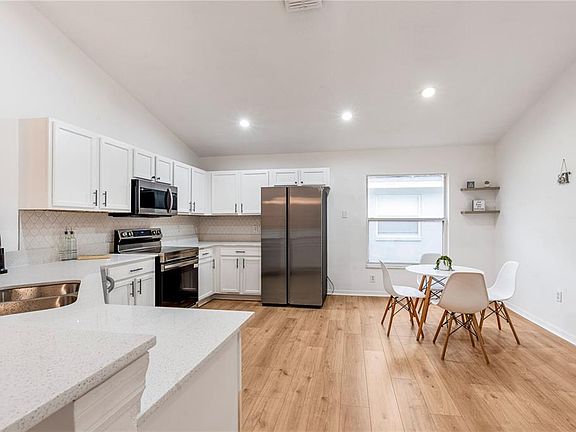 5th image of 2705 WILLOW GLEN CIRCLE