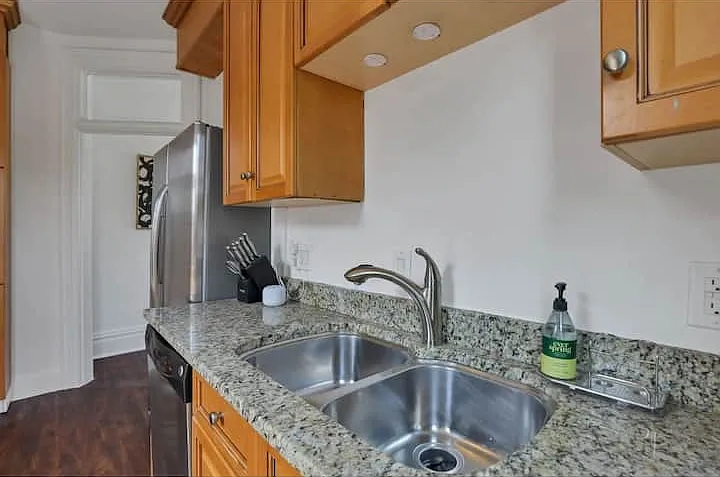 82 Price Avenue - C — Photo 1