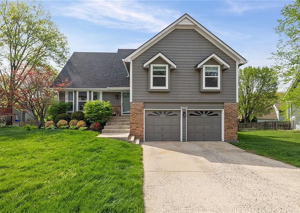 8442 Darnell St, Lenexa, KS 66215 | Zillow