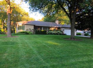 594 Beverly Pl, Lake Forest, IL 60045