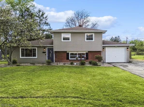 986 Keefer Rd, Girard, OH 44420