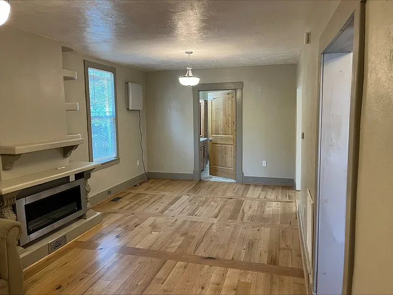 515 Bellevue Pl — Photo 5