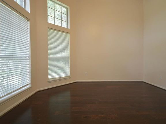 4th image of 10514 Great Plains Ln
