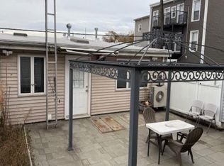 56-14 61st St, Maspeth, NY 11378