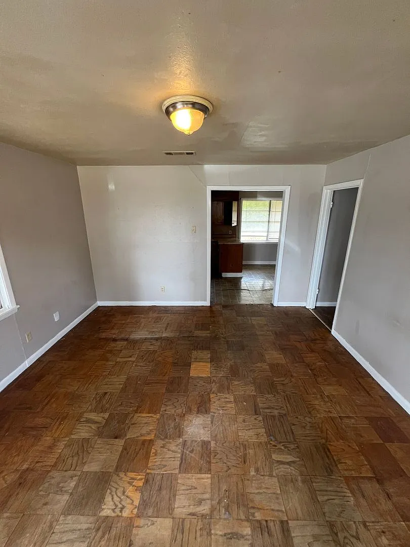 919PineTree — Photo 4