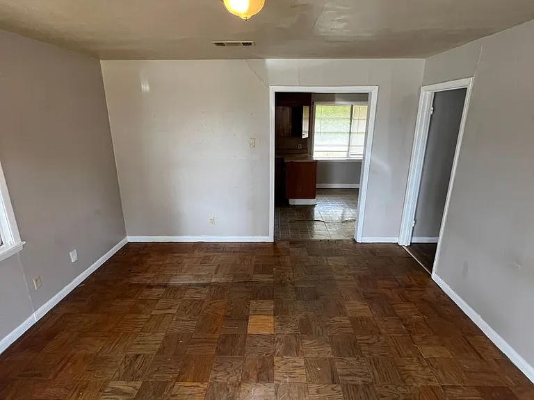 919 Pine Tree Dr — Photo 4