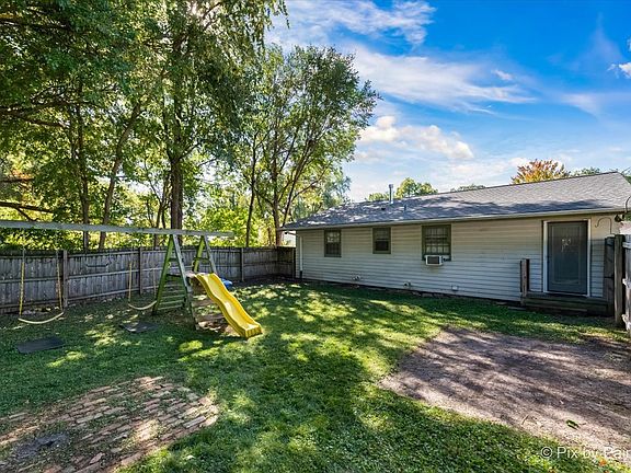5th image of 323 River Dr