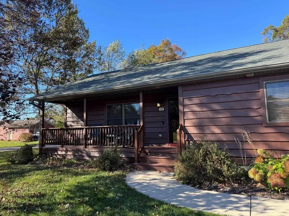 337 Meadowbrook Ln, Wisconsin Dells, WI 53965