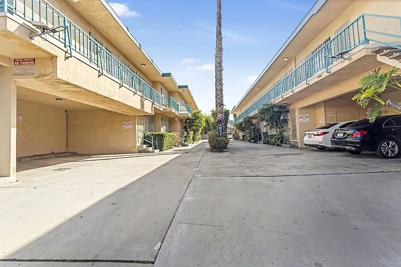 1 bed, 1.0 bath, 600 sqft, $2,025 — Photo 2