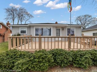 2801 Lansdowne Rd, Waterford, MI 48329