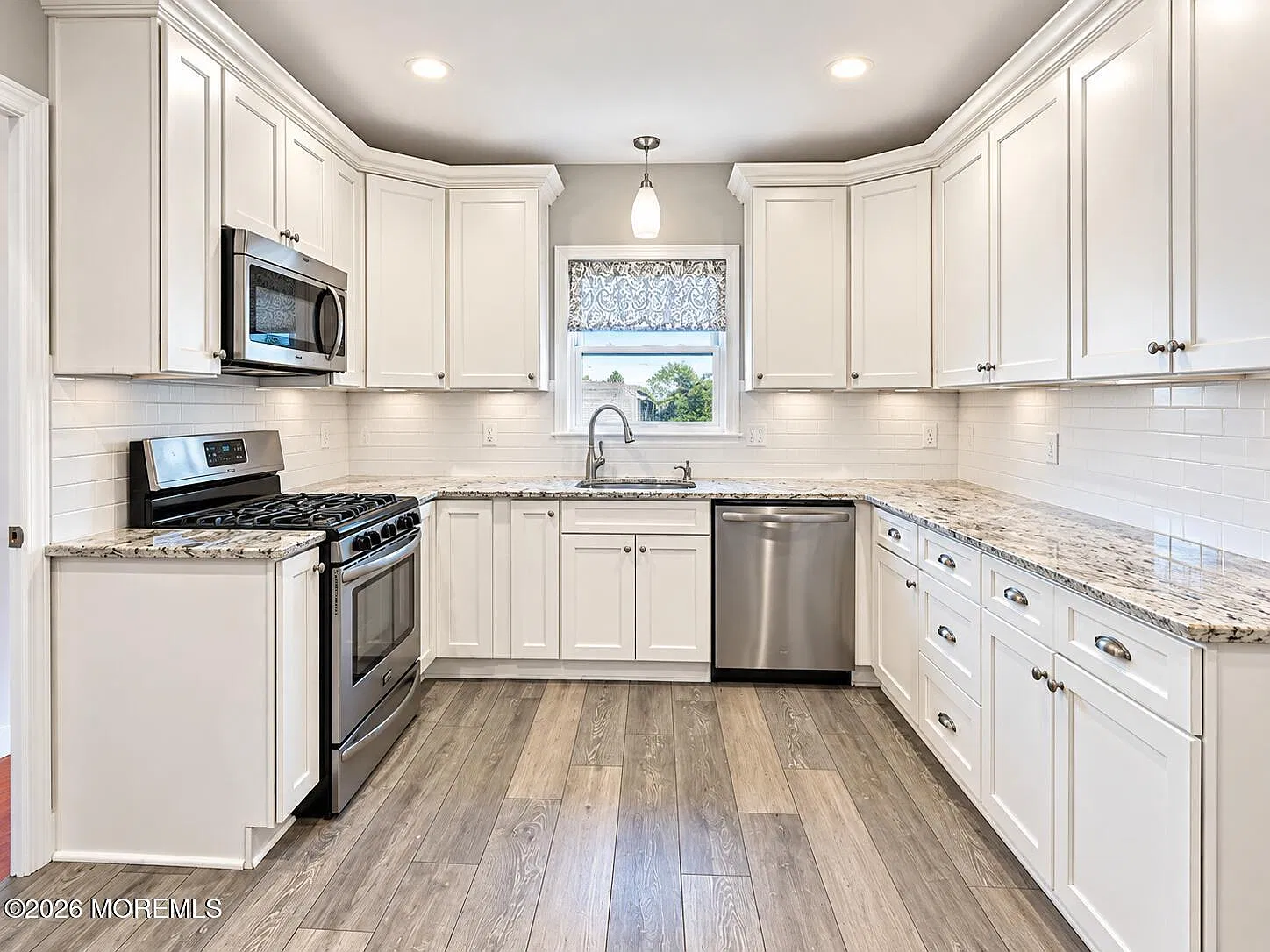 3 bed, 2124 sqft, $3,750 — Photo 4
