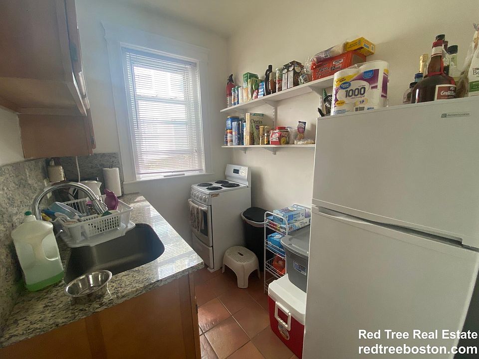2nd image of 109 Strathmore Rd #4