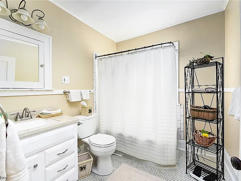1230 Hathaway Ave #2 — Photo 7
