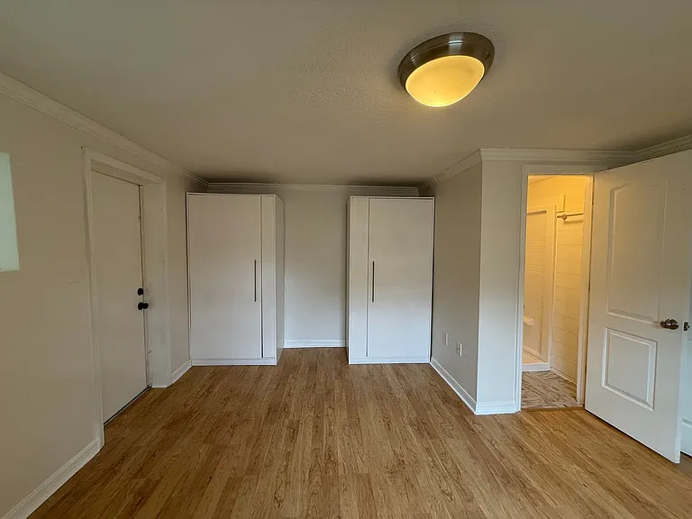 3318 W Walnut St — Photo 10