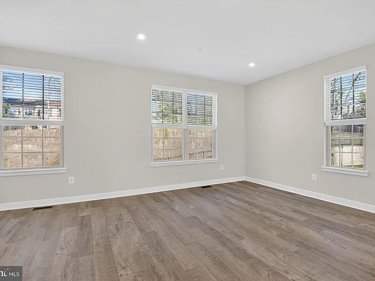 19753 Green Village Dr — Photo 13