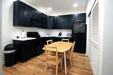 3 bed, 1100 sqft, $1,800 — Photo 4