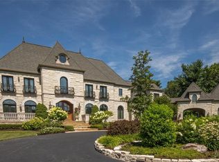 20 Squires Ln, Saint Louis, MO 63131