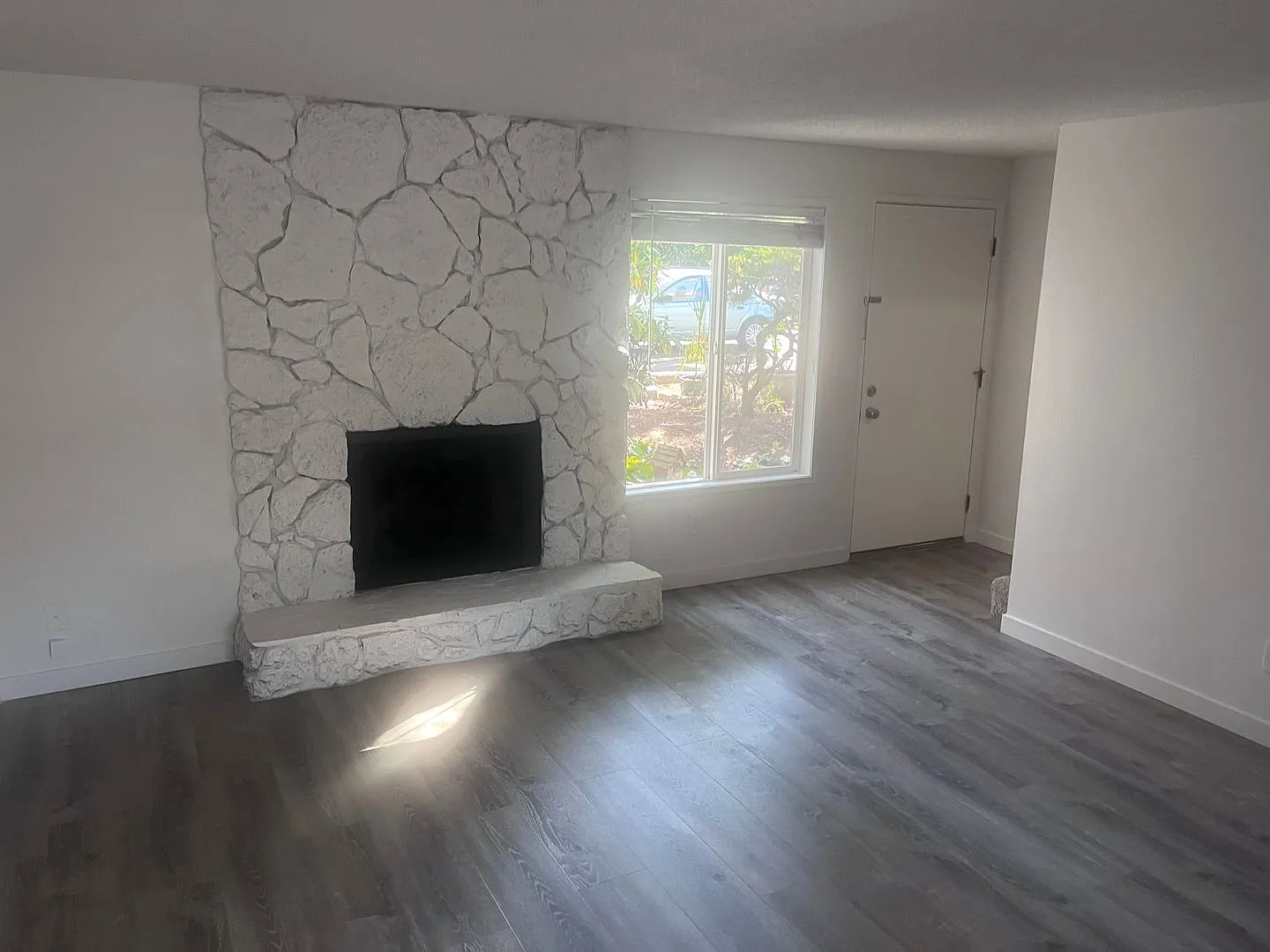 Multnomah Village in the Heart of-Brand new remodel 2 bedroom TH — Photo 3