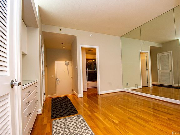 4th image of 220 Lombard St