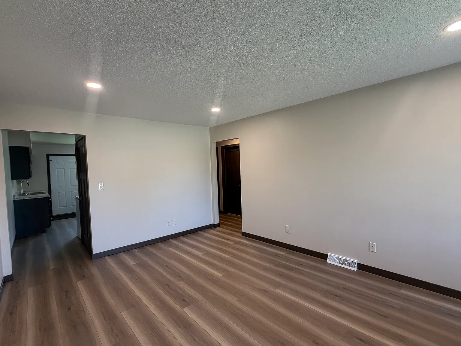 2 bed, 1776 sqft, $1,300 — Photo 4