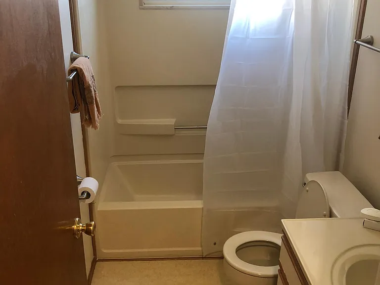 35138 Sansburn St — Photo 17