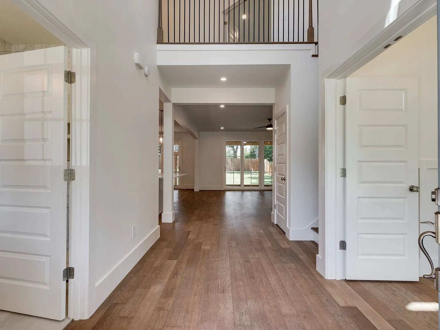 4 bed, 3.0 bath, 2821 sqft, $5,000 — Photo 4