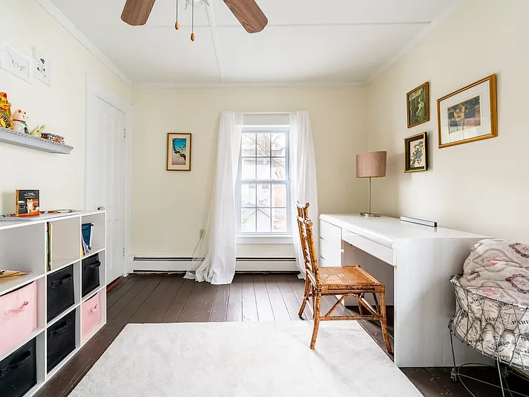 11-13 Holbrook St #11 — Photo 17