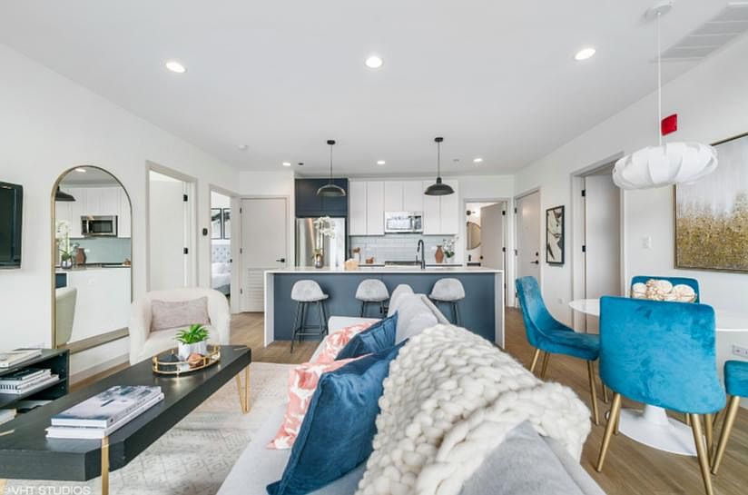 1st image of 521 W Arlington Pl #802