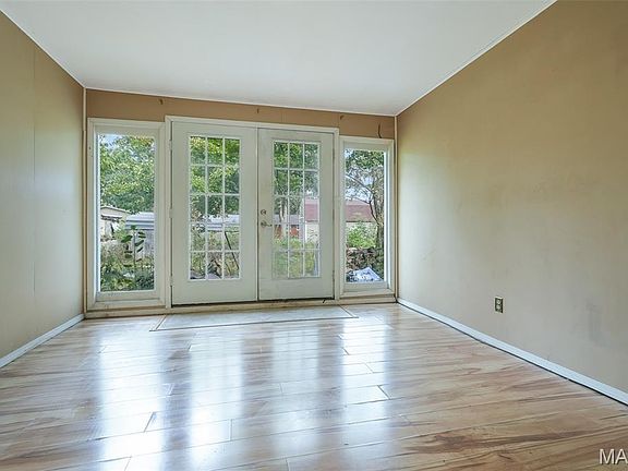 5th image of 6 Hanson Dr