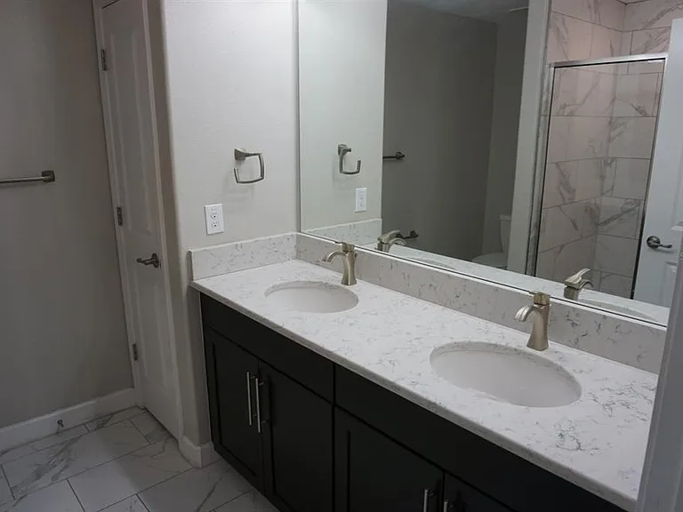 1535 W Cass St — Photo 11