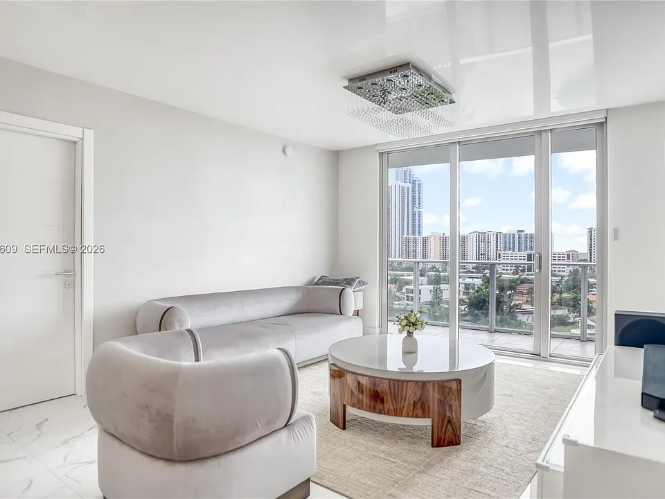 330 Sunny Isles Blvd #5-906