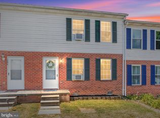 1054 Jackson St, Strasburg, VA 22657