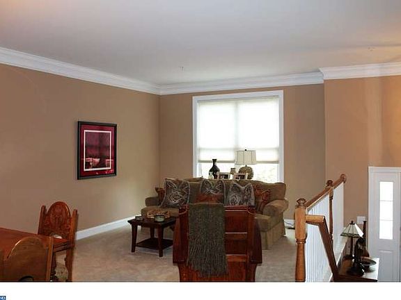 3rd image of 2372 Dorchester St W