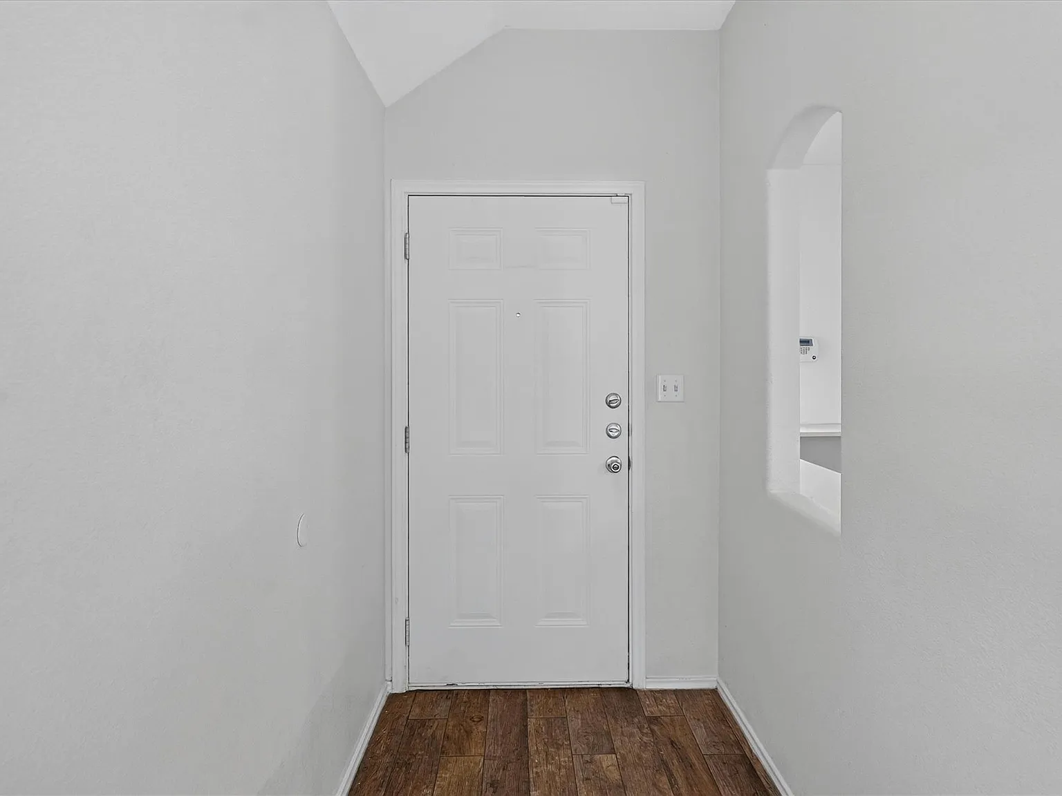 3 bed, 2.0 bath, 1300 sqft, $1,800 — Photo 4